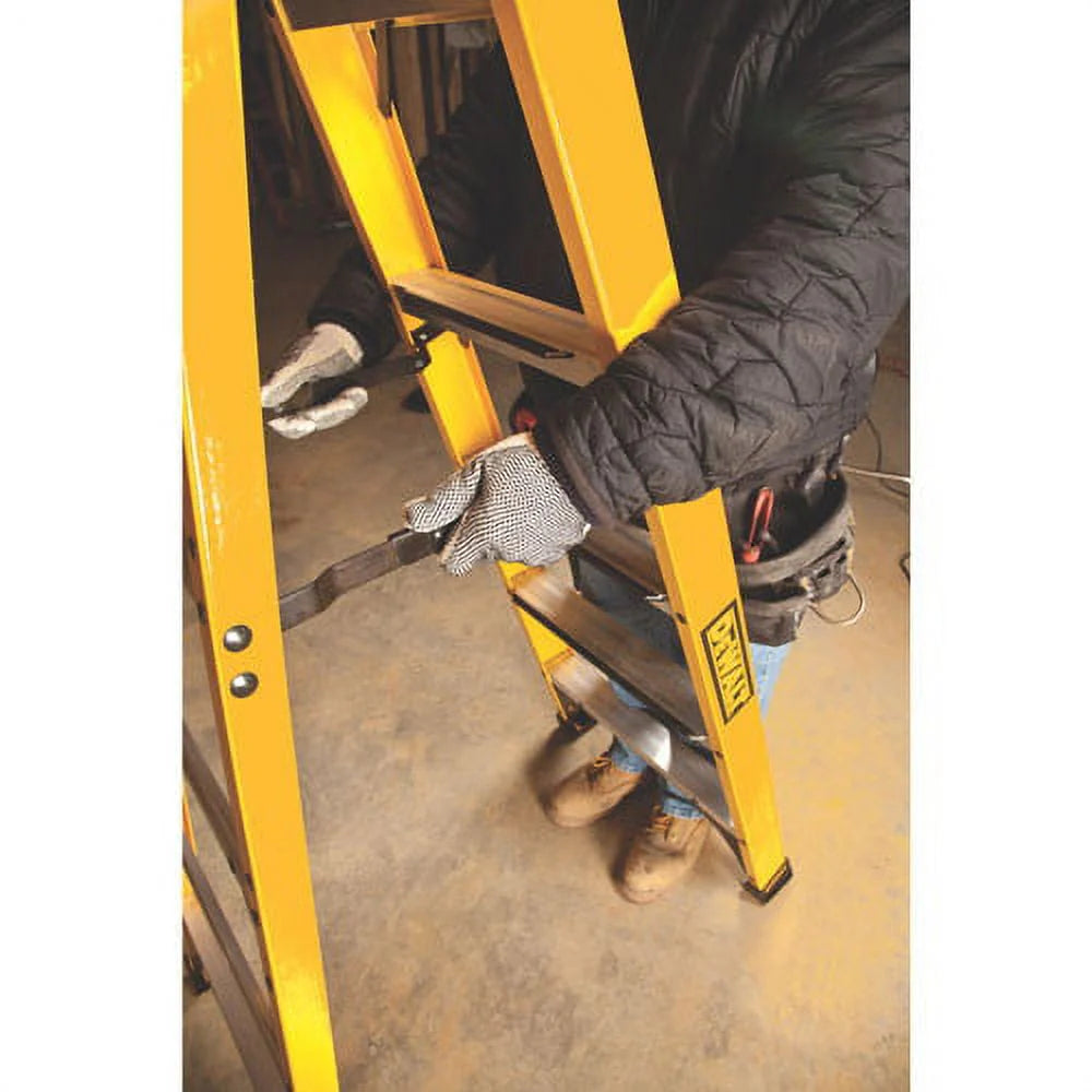 Dewalt 4-foot Fiberglass Step Ladder, Type Ia, 300-pound Load Capacity, Dxl3010-04