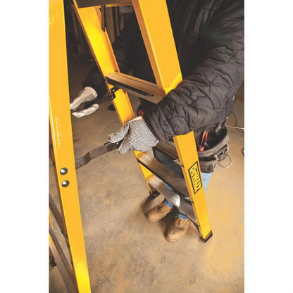 Dewalt 4-foot Fiberglass Step Ladder, Type Ia, 300-pound Load Capacity, Dxl3010-04